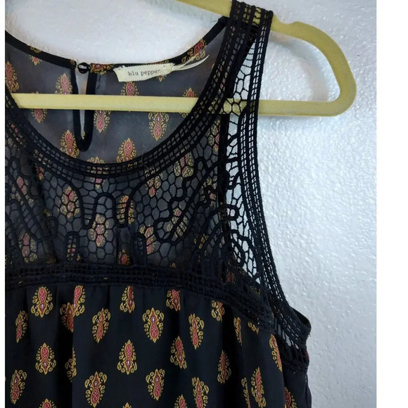 Blue Pepper Crochet/ Gauze Tank Black /Salmon Size Medium - Picture 3 of 11